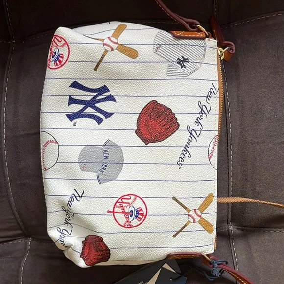 Dooney and shop bourke yankees purse
